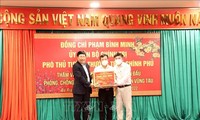 Phó Thủ tướng Thường trực Phạm Bình Minh thăm, tặng quà tại tỉnh Bà Rịa-Vũng Tàu