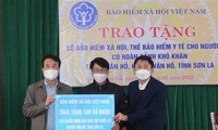 Bảo hiểm Xã hội Việt Nam mang Tết ấm đến với người nghèo