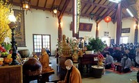 Kiều bào tại Pháp cầu an đầu Xuân tại Trúc Lâm Thiền viện