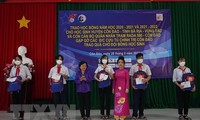 Trao học bổng Vừ A Dính cho học sinh Côn Đảo, tỉnh Bà Rịa-Vũng Tàu