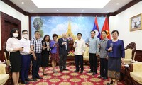 Lãnh đạo VOV5 chúc mừng Bunpimay Lào 2022 tại Đại sứ quán Lào tại Việt Nam