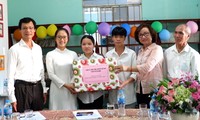 Thành phố Đà Nẵng trao quà tặng thiếu nhi nghèo nhân ngày Quốc tế thiếu nhi