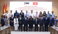 Chủ tịch Quốc hội Mozambique thăm và làm việc tại Viện Khoa học Nông nghiệp Việt Nam