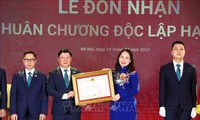 Phó Chủ tịch nước Võ Thị Ánh Xuân trao Huân chương Độc lập hạng Ba cho BIDV - Chi nhánh Sở giao dịch 1