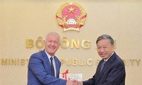 Bộ trưởng Bộ Công an Tô Lâm tiếp Đại sứ Thụy Sỹ tại Việt Nam