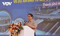 Thủ tướng Phạm Minh Chính tuyên bố khởi công 3 dự án trọng điểm ngành giao thông vận tải