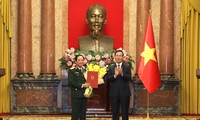 Chủ tịch nước Võ Văn Thưởng trao Quyết định thăng quân hàm Thượng tướng