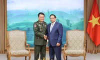 Thủ tướng Phạm Minh Chính tiếp Tổng tư lệnh Quân đội Hoàng gia Campuchia