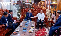 Chủ tịch Quốc hội Vương Đình Huệ thăm các vị nguyên lãnh đạo cấp cao của Lào