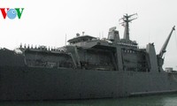 Корабль ВМФ Сингапура причалил к морскому порту города Дананг