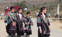 Наряд женщин народности Монг