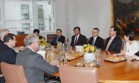 Вице-премьер СРВ Ву Ван Нинь находится в Великобритании с визитом