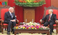Генсек ЦК КПВ Нгуен Фу Чонг принял постоянного председателя Сената Конгресса США