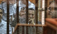Египет: экс-президента Хосни Мубарака приговорили к трем годам тюремного заключения