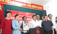 Минздрав Вьетнама передал рыбакам фармацевтические шкафы