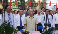 Генсек ЦК КПВ присутствовал на церемонии открытия нового учебного года в школе имени Нгуен Зя Тхиеу