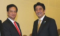 Премьер-министр СРВ Нгуен Тан Зунг встретился с японским коллегой Синдзо Абэ