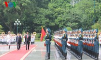 Президент Танзании продолжает государственный визит во Вьетнам