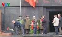 Представители КПРФ возложили венки к мавзолею В.И.Ленина 