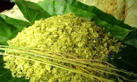 Праздник Окомбок в селе Басо, специализирующемся на производстве тонких рисовых хлопьев