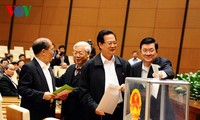 Мировые СМИ освещают вынесение вотума доверия в парламенте Вьетнама