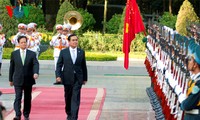 Премьер-министр Танланда посещает Вьетнам с официальным визитом
