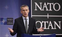НАТО оставит открытым канал для политического диалога с Россией