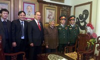 Председатель ЦК ОФВ навестил семьи бывших министров обороны страны