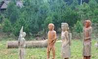 Могильные статуи народности Бана