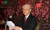 Генсек ЦК КПВ Нгуен Фу Чонг поздравил действующих и бывших руководителей страны