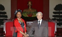 Генсекретарь ЦК КПВ Нгуен Фу Чонг принял председателя Национальной Ассамблеи ЮАР 