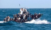 ВМС Италии спасли более 200 нелегальных эмигрантов 