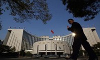 Народный банк Китая девальвирует юань третий день подряд 