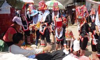 Праздник «Киенгзо» народности Зао в уезде Биньлиеу провинции Куангнинь