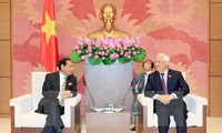 Вице-спикер вьетнамского парламента принял делегацию Бангладеш 