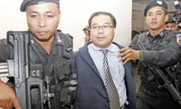 В Камбодже отклонили просьбы о залоге и ходатайства о домашнем аресте сенатора Хонг Сок Хоура