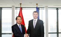 Вице-премьер СРВ встретился с заместителем председателя Еврокомиссии 