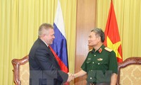 Замминистра обороны СРВ принял замдиректора Федеральной службы по военно-техническому сотрудничеству