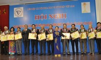 Во Вьетнаме чествован 51 интеллигент в сфере науки и технологий 2015 года 