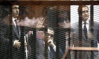 Суд Египта решил отложить заседание над экс-президентом Мубараком 