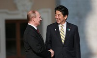 Владимир Путин провёл телефонный разговор с Синдзо Абэ 