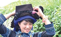 Cвоеобразная традиционная одежда народности Хани