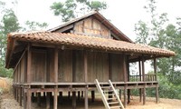 Традиционный дом народности Нунг