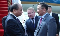 Нгуен Суан Фук начал официальный визит в Монголию, включающий участие в 11-м саммите АСЕМ