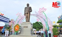 Во Вьетнаме отмечается 128-й день рождения президента Тон Дык Тханга