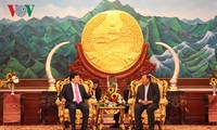Вице-премьер Чинь Динь Зунг находится в Лаосе с визитом