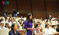 Депутаты парламента Вьетнама сделали запросы министру образования
