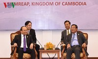 Премьер Вьетнама Нгуен Суан Фук провёл переговоры с камбоджийским коллегой