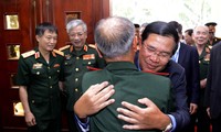 Премьер Камбоджи встретился с ветеранами войны – бывшими вьетнамскими добровольцами