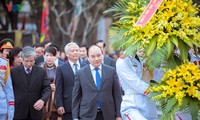Премьер-министр Вьетнама принял участие в празднике на холме Донгда